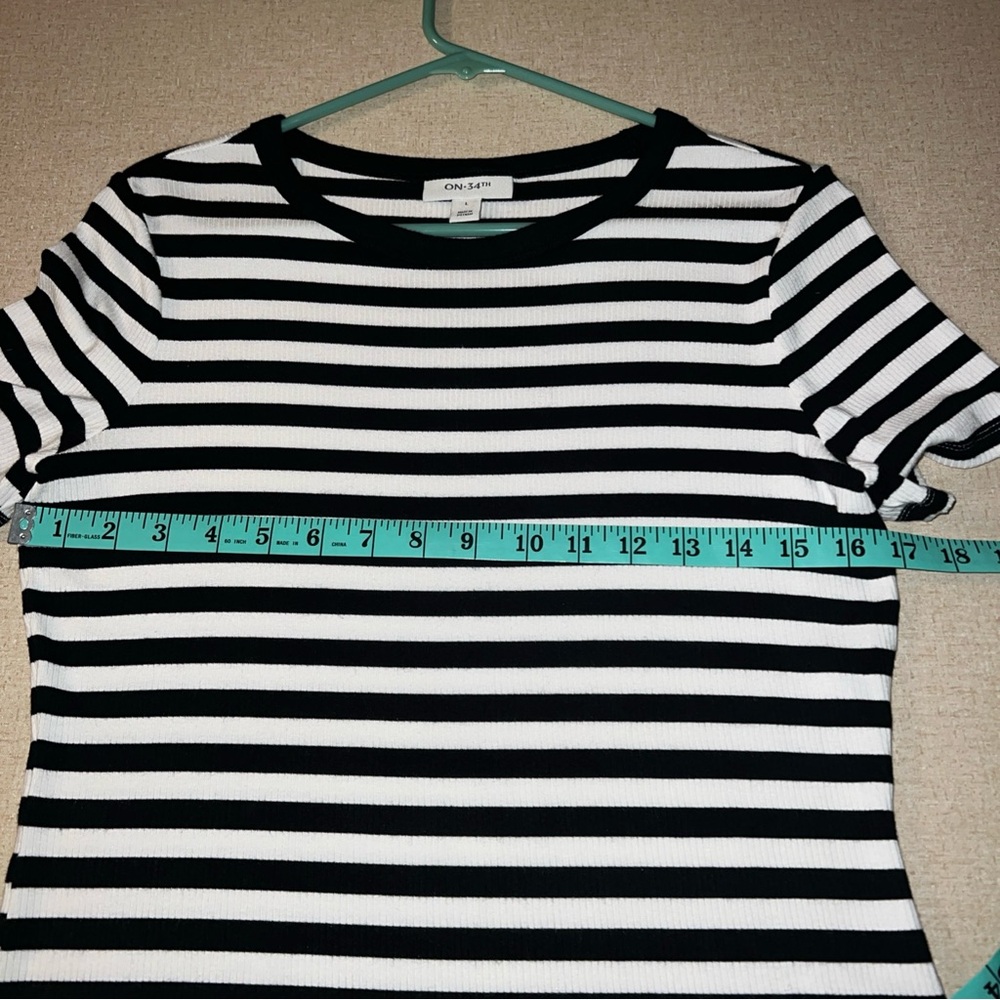 On 34th Striped Top Black & White Women's Size Large Short sleeve Stretch. - Picture 5 of 6